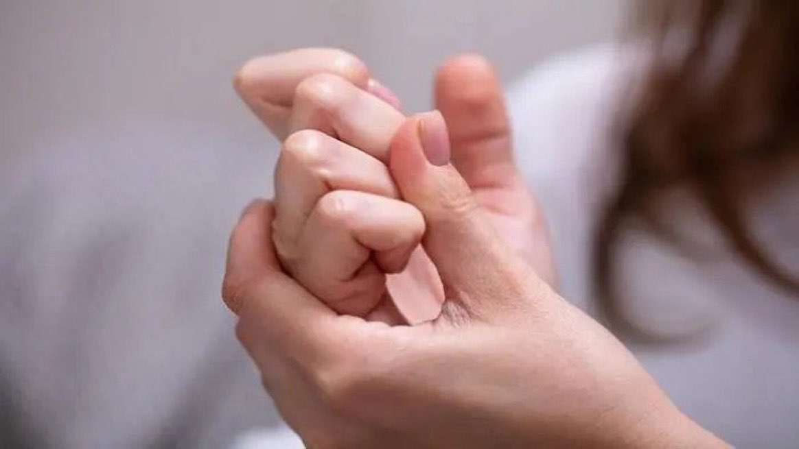 musadosmeme's tweet photo. Qual desses três você faz quando está estressado/nervoso/ansioso? https://t.co/mGYAZCKEWa