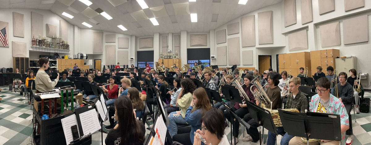 p_sulliva's tweet photo. Bruin Band Families, here’s a peek at your Chicago Band. These 95 musicians woke up early, the day after state festival, to work on music we will perform on our Chicago trip. It will be an awesome band! Go Bruin Musicians! @RBHSbruinband @cpsfinearts https://t.co/nwA3CeM75R