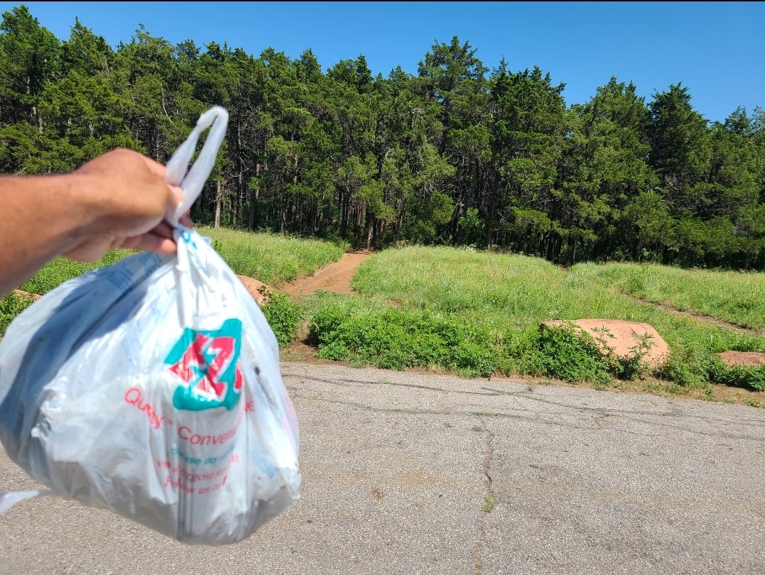 FriendsWichitas's tweet photo. Today marks the International Day of Forests 2023. Learn more at Healthy Forests for Healthy People! And remember to take a trash bag with you and show a little love to the Parallel Forest the next time you visit the WMWR. 📷 T. Crawford 
https://t.co/jIeeIEGqNp https://t.co/nfUpz6WsAM