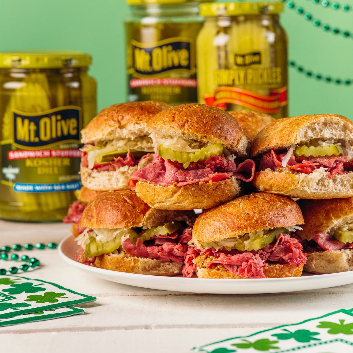 MtOlivePickles's tweet photo. ☘️ We're celebrating #StPatricksDay with these tasty Corned Beef Sliders! Would you give them a try?
Recipe: https://t.co/ERbVTo2jun
#StPatricksDayRecipe #StPatricksDayRecipes #StPattysDay #StPattysDayRecipes #CornedBeef #CornedBeefSliders #CornedBeefandCabbage https://t.co/mizCduR9qK