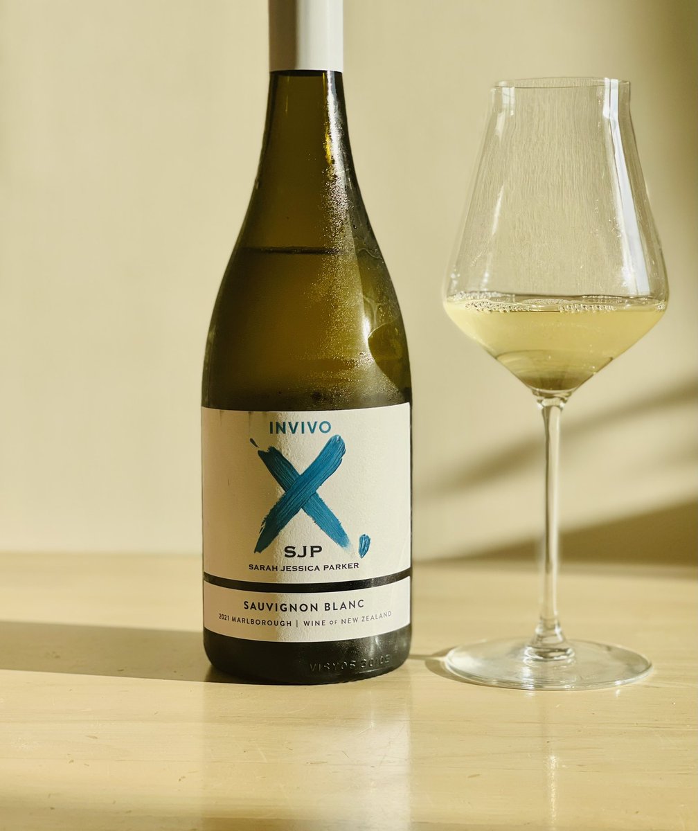 これ本当に美味しい🍷
まじおすすめ。まじおすすめ。
...まじ好き。

フレッシュハーブ爽やかSB…☺️

レモン、カボスなどなどの柑橘を
添えたら美味しいお皿と
ペアリングがいいイメージある。

あとは、冷凍庫でワインシャーベットにしたら
夏に最高感ある。もちろんミント添えて。 