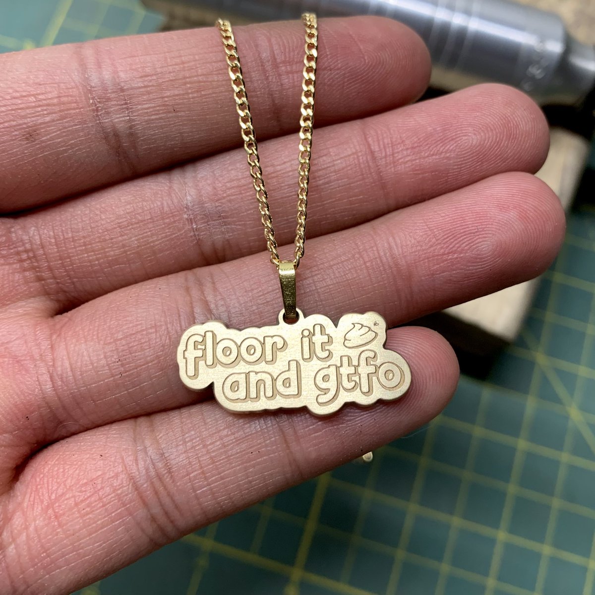 Don’t miss out on winning a piece of Web3 history. Forever living on chain. I introduce the 14K gold “Floor it and GTFO” chain

✅ Like + RT
✅ Follow <a href="/alchemychains/">alchemy</a> 

Giveaway ends in 48hrs 💩