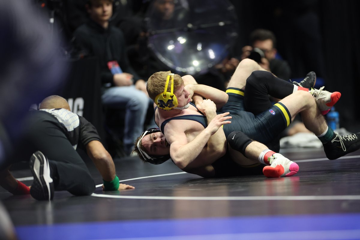 Hawks_Wrestling's tweet photo. 𝐀 𝐌𝐀𝐂𝐇𝐈𝐍𝐄!

@LeeSpencerlee36 tech falls Michigan's Jack Medley, 16-0, in 2:30.  Complete domination!

On to the quarters.  #Hawkeyes https://t.co/6nvnXdMO45