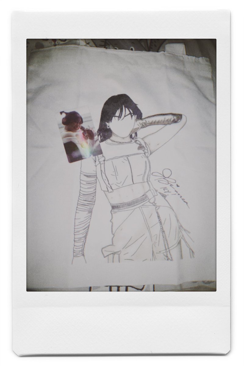 esbinuggets's tweet photo. thank you so much, @Biancabaddies_ for the tote bag and another PC to stare at 🥹
swear, ang ganda nung design!!
to the team behind all these efforts, thank you po!! As a fan we appreciate you guys! God bless y'all 🫶🏼
#G22_Boomerang #VXON_IkawNaNaNa #YML_DebutSingle https://t.co/oLkFQRHmbs
