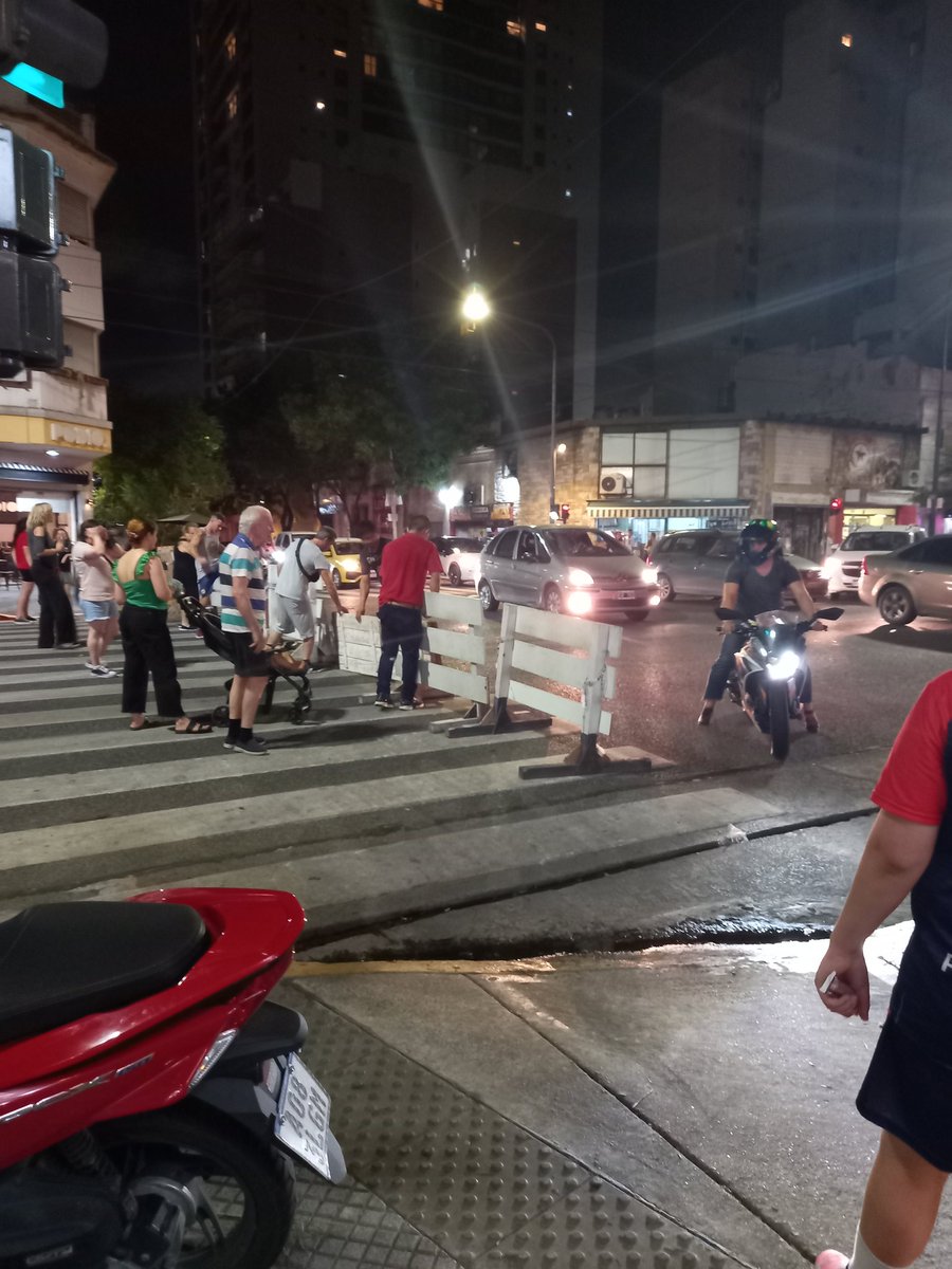 onga22's tweet photo. @solotransito corte total directorio y doblas. 5 días sin luz !!!! https://t.co/J3myb4kjHj