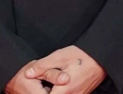 louistrfml's tweet photo. envídienme chicas se tatuo mi inicial😘😘 https://t.co/BZEXG6WEDU