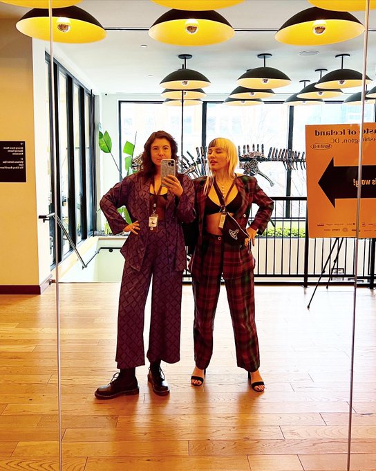 Tallking at the Sexology Summit in Washington DC about being a pleasure professional 💼👓  @ComeCurious