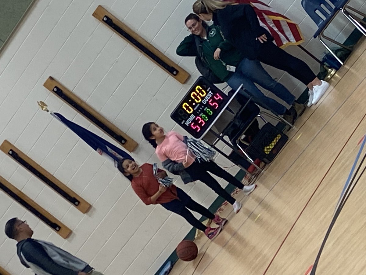 Membreno12's tweet photo. Great evening at the basketball game… thanks @GrahamRoadES https://t.co/ylnoW3uzFC