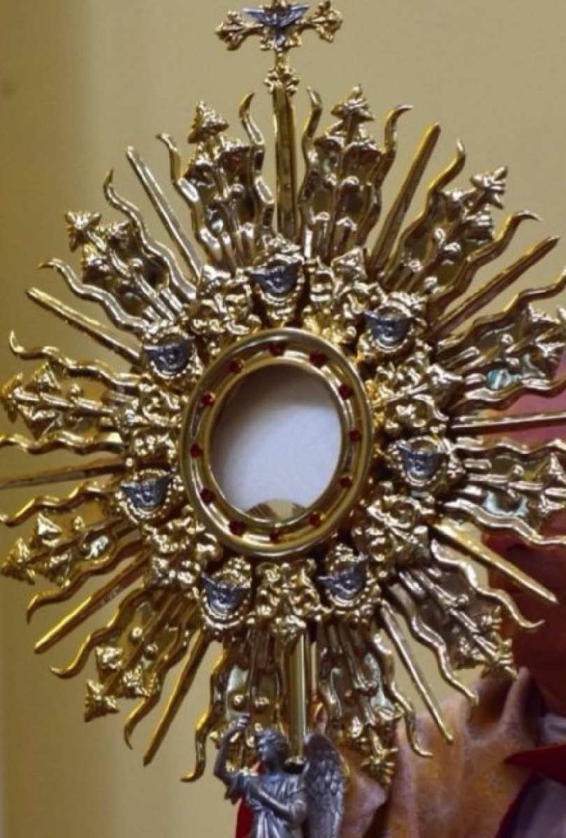 CarolBV7's tweet photo. Viva Cristo Rey https://t.co/JnhjbLZRvV