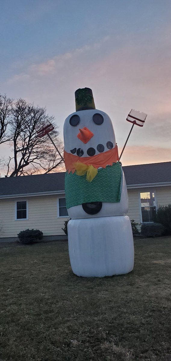 rhodyknowsbest's tweet photo. The only type of snowman that was possible this entire winter here. (Took this in N. Attleboro, MA) #snowlesswinter https://t.co/X61hJAG0Pz