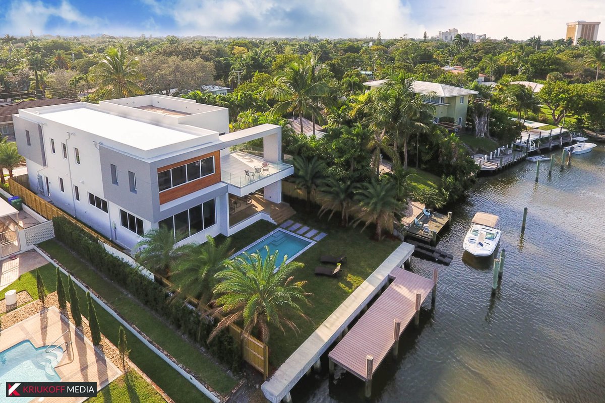 KriukoffMedia's tweet photo. This is what an $8,500,000 home looks like in one of Miami's finest neighborhoods. 🔥😎

https://t.co/LWUlyFgGWL

867 NE 76th Street Miami, FL
#compassfl #agentsofcompass #compassflorida #compassmiami #compassrealestate #kriukoffmedia #kriukoff #dronephotography  #miamirealestate https://t.co/cemwyyv86N
