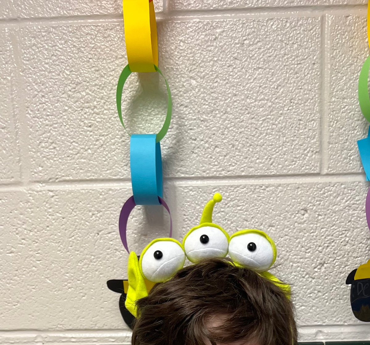 SchoolGbe's tweet photo. Out of this World Day #spiritweek #gbestrong #fcps @gbefcps @fcpsnews @FCPSR5 #aliens #space #babyyoda #gbe #educators https://t.co/yerSJh2B51