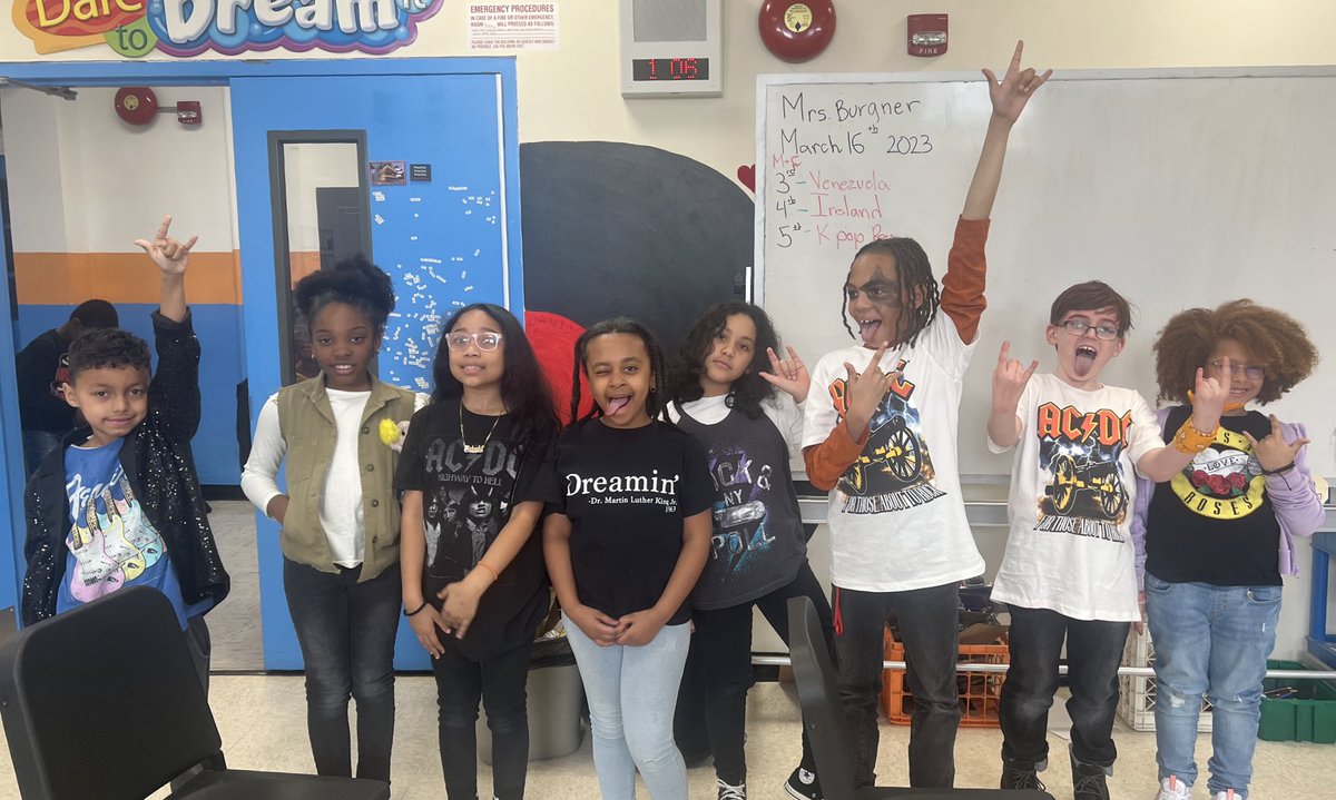 Rock n Roll! 🎸 #musicinourschoolsmonth #gomules