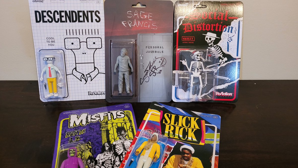 JavyArt01's tweet photo. My @SageFrancis figure arrived today. Time to add him to my music figs collection. Also, shoutout to @SFRupdates for the goodies. Looks like imma be getting that swimsuit bod by summer. 😆 #DIYMFS https://t.co/SyjVlYai3Q