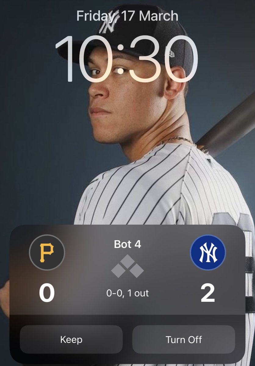nyy_cate's tweet photo. I LOVE the fact that I can track games on my lockscreen now. #Yankees #MLBAtBat https://t.co/pRyi2011IQ