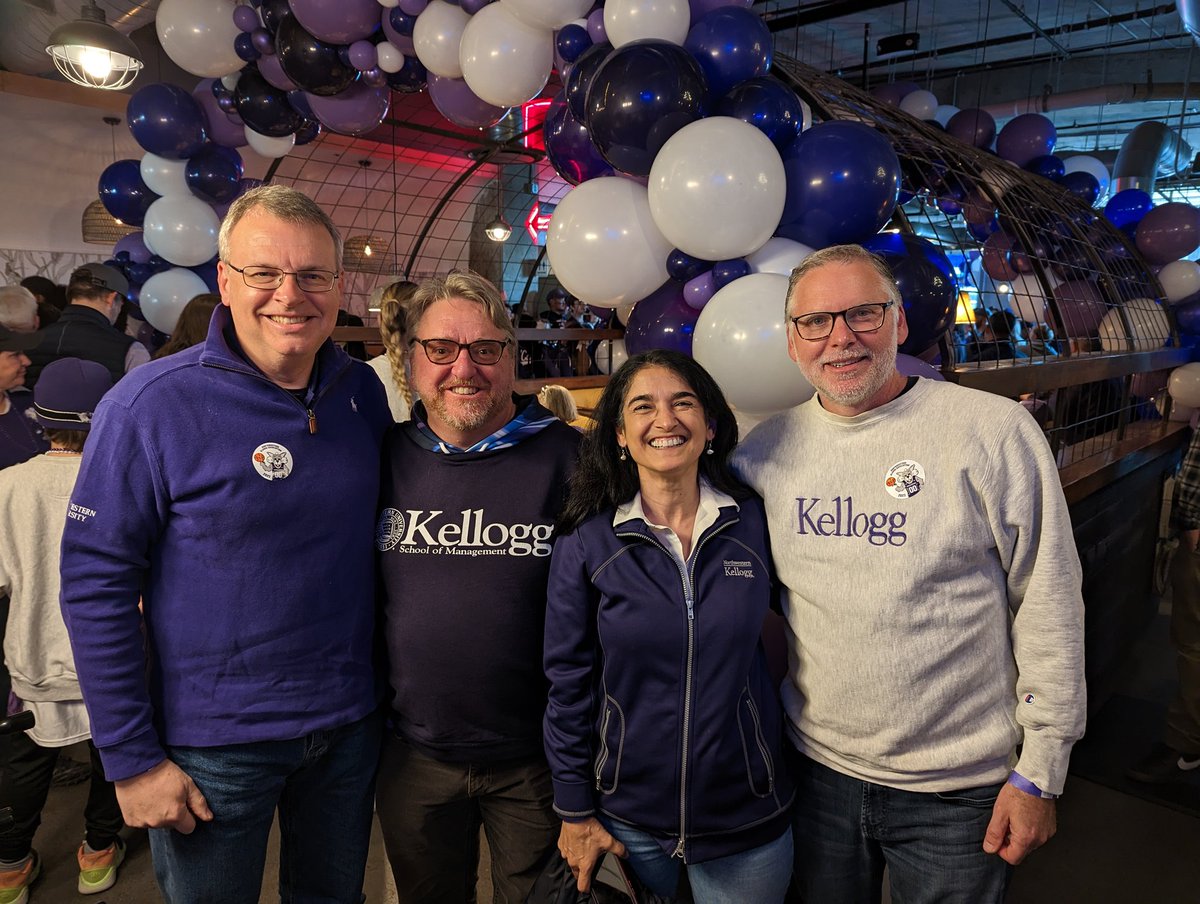 #mmselfie #northwestern <a href="/KelloggSchool/">Kellogg School</a> in the house at #marchmadness2023 Go Cats!!!!