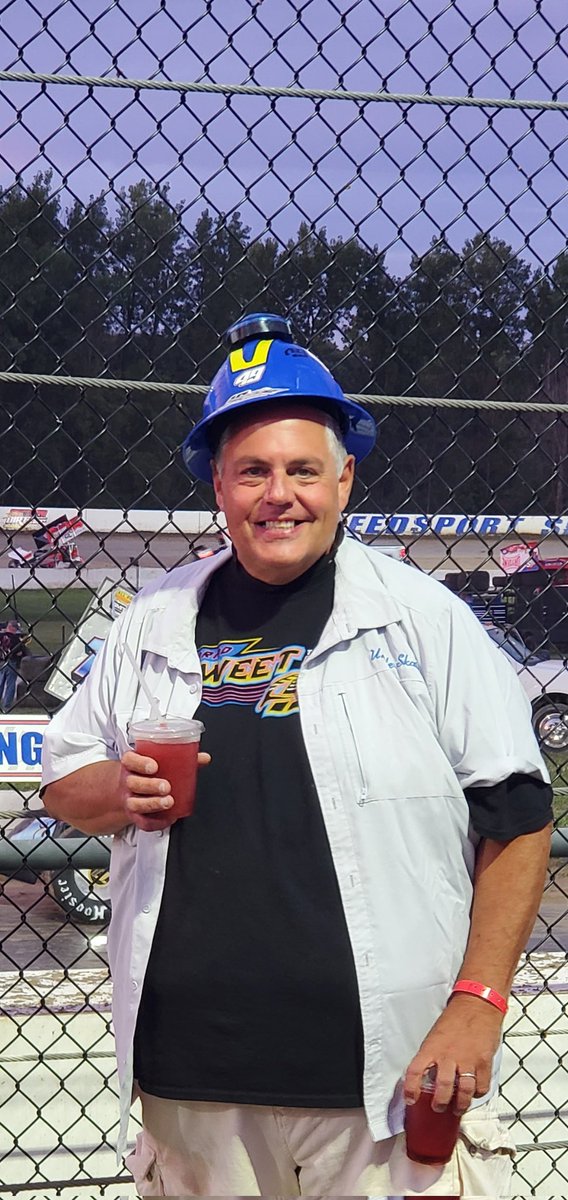 preedysr's tweet photo. @WorldofOutlaws @BradSweet49 @KKRdirt @e_prutzman ...not only Brad's crew chief hails from PA... but " The biggest Big Cat fan in all the land "@skateeagles is also from PA! https://t.co/bC4HnWSDwb