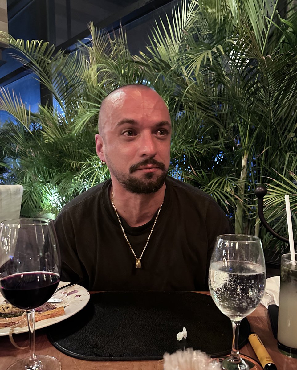 Dombresky's tweet photo. that's the face of a french guy who just ate a serrano paper by accident in Mexico https://t.co/iLxWH6XnxN