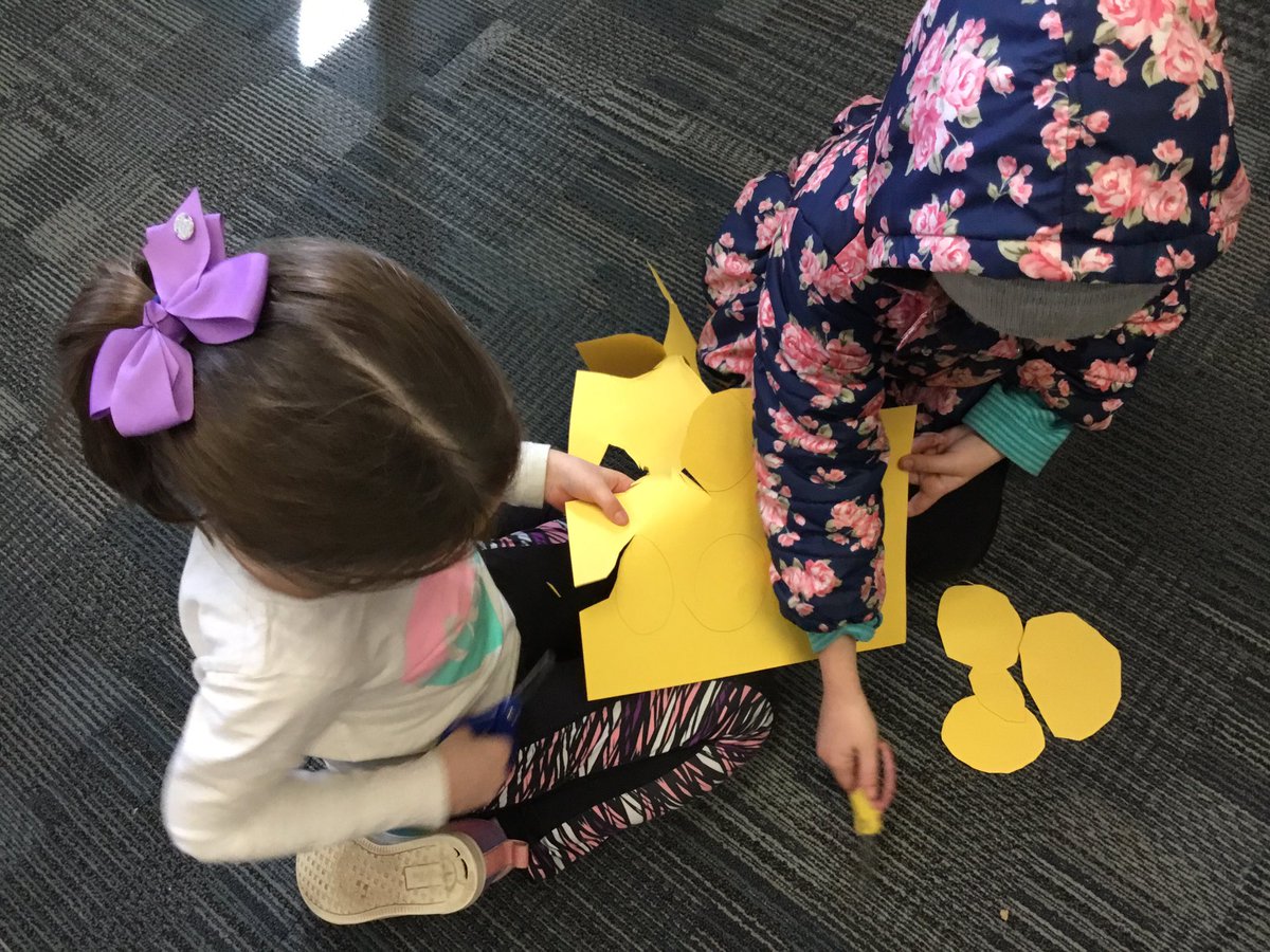 MrsDeAngelisRH's tweet photo. Ss worked cooperatively to build leprechaun traps today. Will we catch one? Stay tuned… we’ll see tomorrow! @RobertHunterES @FlemRarSchools https://t.co/e4kkVa2Jin