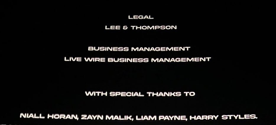 speaknow_louis's tweet photo. -louis: "gracias especiales a niall, zayn, liam y harry"
-zayn: "todo lo que he hecho con ellos quedará conmigo por el resto de mi vida"
-harry: "quiero agradecer a niall, louis, zayn y liam, no estaría aquí sin ustedes"

NO PUEDO MÁS https://t.co/NO6aLCu5M7