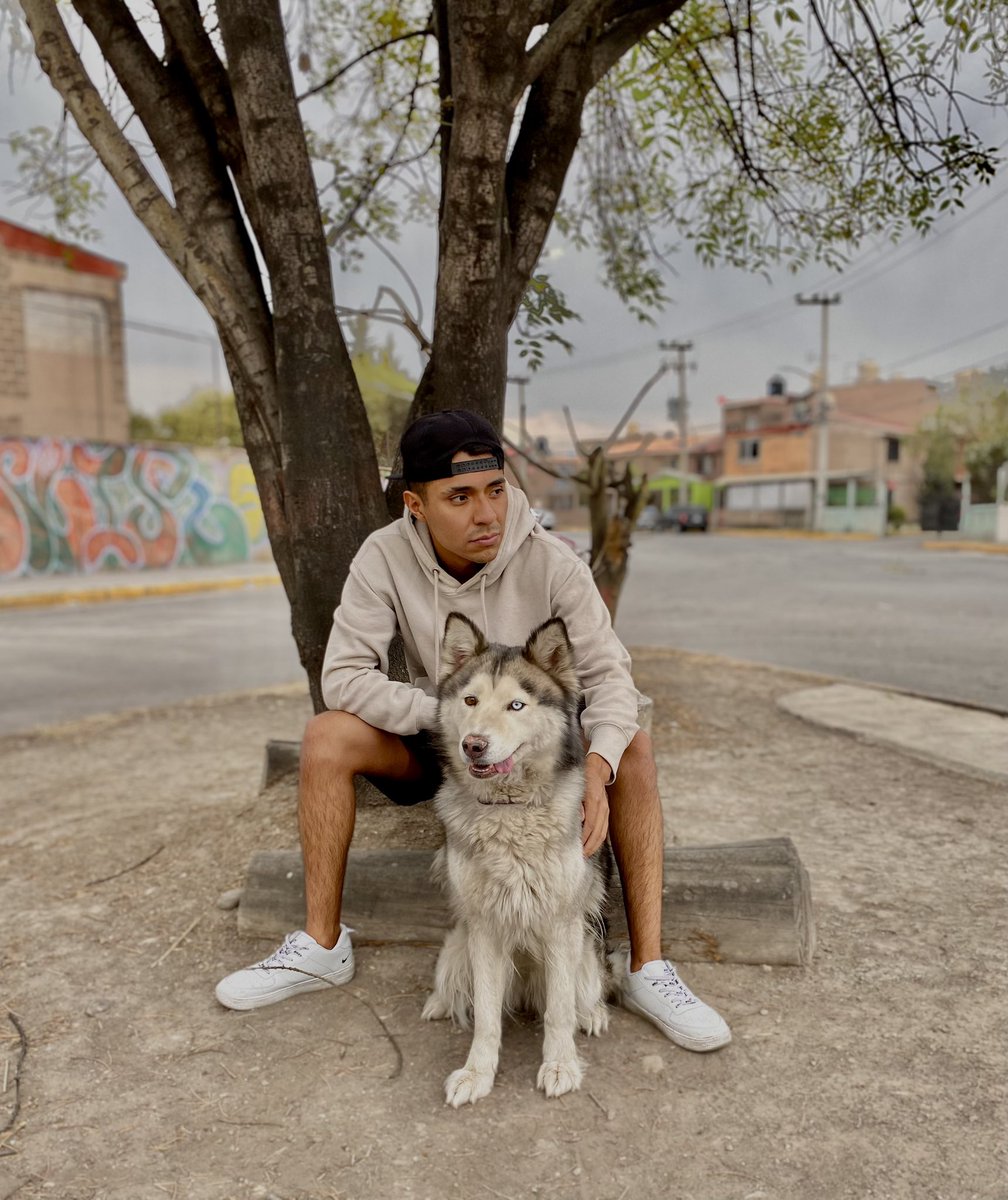 mariomtzcx's tweet photo. Así de grande son los perros que te quiero echar pero no te dejan bb 🥲♥️
#allblackoutfits #dapperlife #mensootd
#dailysuite #classydapper #wtwt #dapperlydone #malefashion #dapperlife #suituptime #classicchanel #mensstreetwear #menblogger #mariomtzcx
#travel #selfie #men #male https://t.co/CO9xT5vfGl
