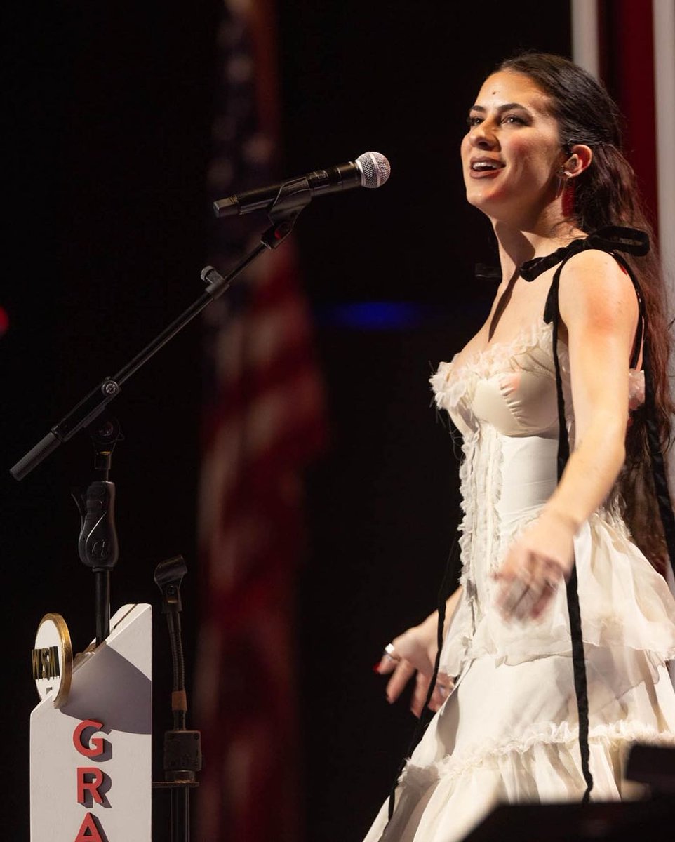 KASSI ASHTON tweet media