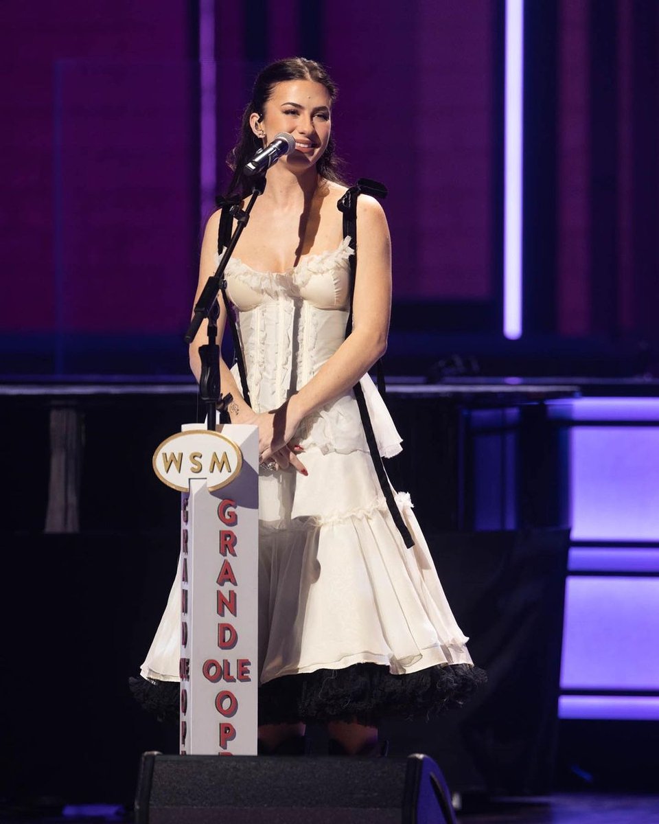 KASSI ASHTON tweet media