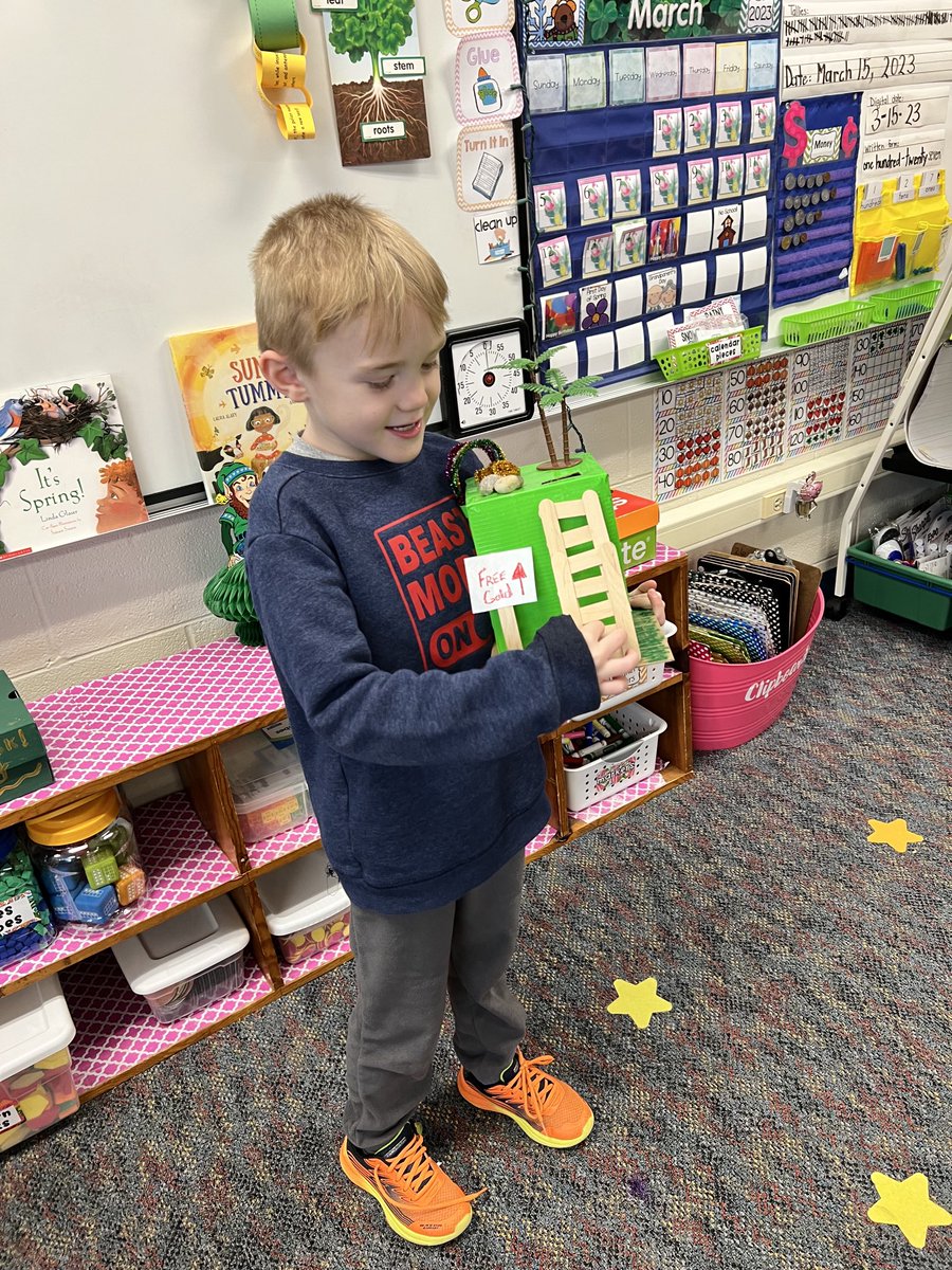 MrsMartinSmiles's tweet photo. #LeprechaunTraps #FirstGradeEngineers πππ https://t.co/Zi7idHSA4w