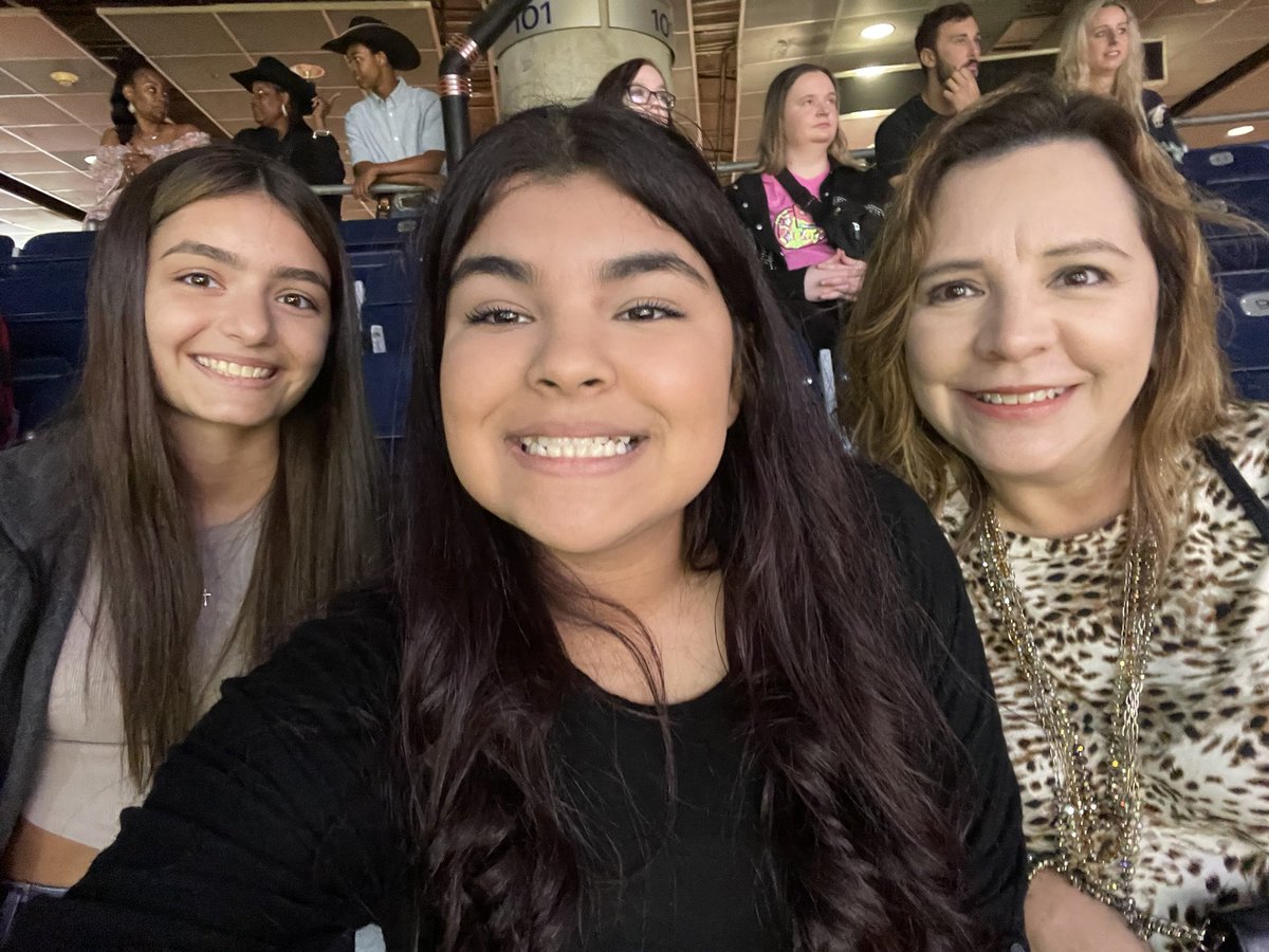 EdithFischer's tweet image. #RodeoHouston