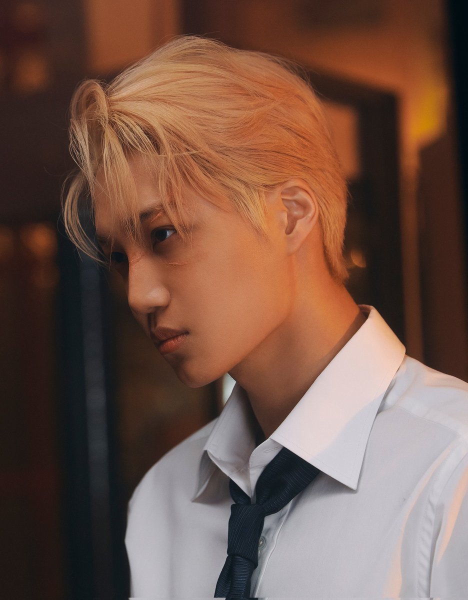EXO_Brasil's tweet photo. [TRAD|📑] 16.03.23 - @weareoneEXO

MuBank Rover Pré-gravação

#KAI terminou a gravação em 30 minutos com 1 ensaio + 2 gravações, ele usava uma camisa branca justa e gravata preta com calças pretas techwear. Kai preparou lanches novamente para os fãs ++ https://t.co/0HhQj3AAKx
