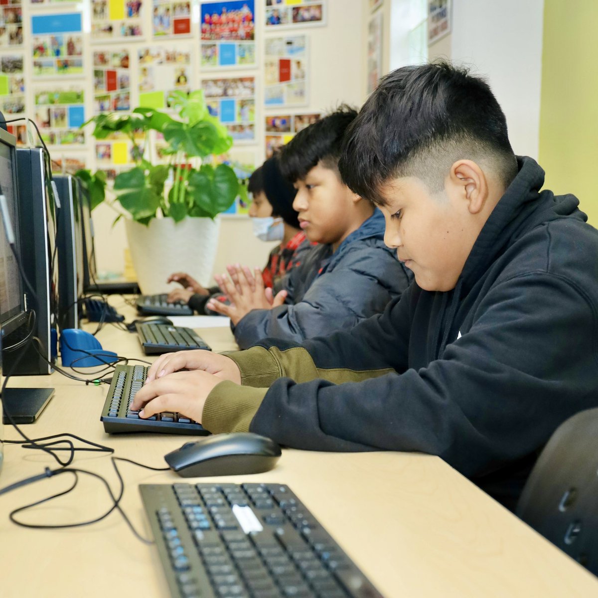 Tech Lab, computer lab classes for youth and adult members #computerclassroom #computerclasses #technolovers #computers #computadoragamer #technology #computerclass #computadoras #technofamily #techforkid #TechForKids #computerscience #techforkids #computersciencestudent