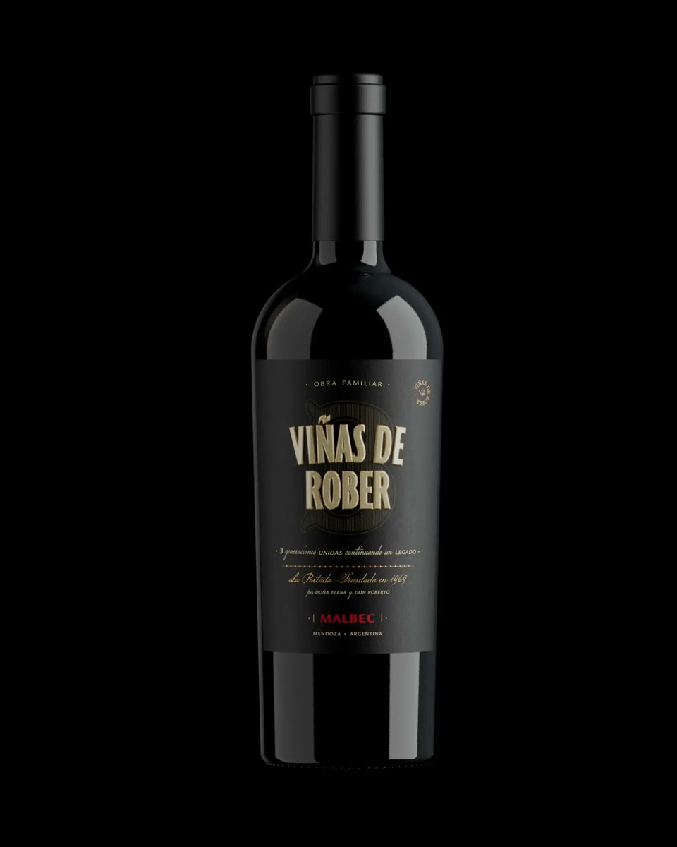 godoyjonathan22's tweet photo. Un packaging con mucha historia y trabajo familiar.
La Portada renueva la identidad de Viñas de Rober, apostando al crecimiento continuo. 
Estamos contentos de ser parte de ella.  🍷 
#winelovers #packagingdesign #Mendoza #wineofMendoza #vantablackstudio #vantablack https://t.co/nZkZ3kw4rJ