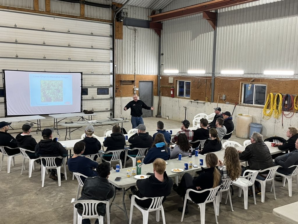 keithschweitzer's tweet photo. Two producer meetings today with some great info from Tony Hall about feeding cover crops, forage analysis metrics and feeding cost. Big shout out to our host Backx Dairy Farm and Hillmanor Holsteins! @LallemandAnimal @WallensteinFeed https://t.co/2iu1MosqDv