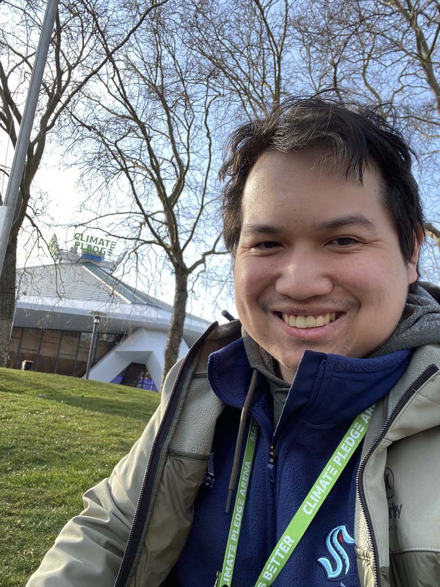 exeodying's tweet image. I love where I work man. #Seattle #ClimatePledgeArena #SpaceNeedle