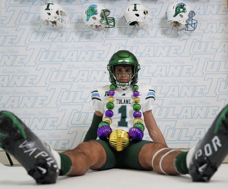 joe_lott14's tweet photo. Had a great time today with @GreenWaveFB❗️🟢🌊 @wesley_fritz https://t.co/9vMhu3BKYA