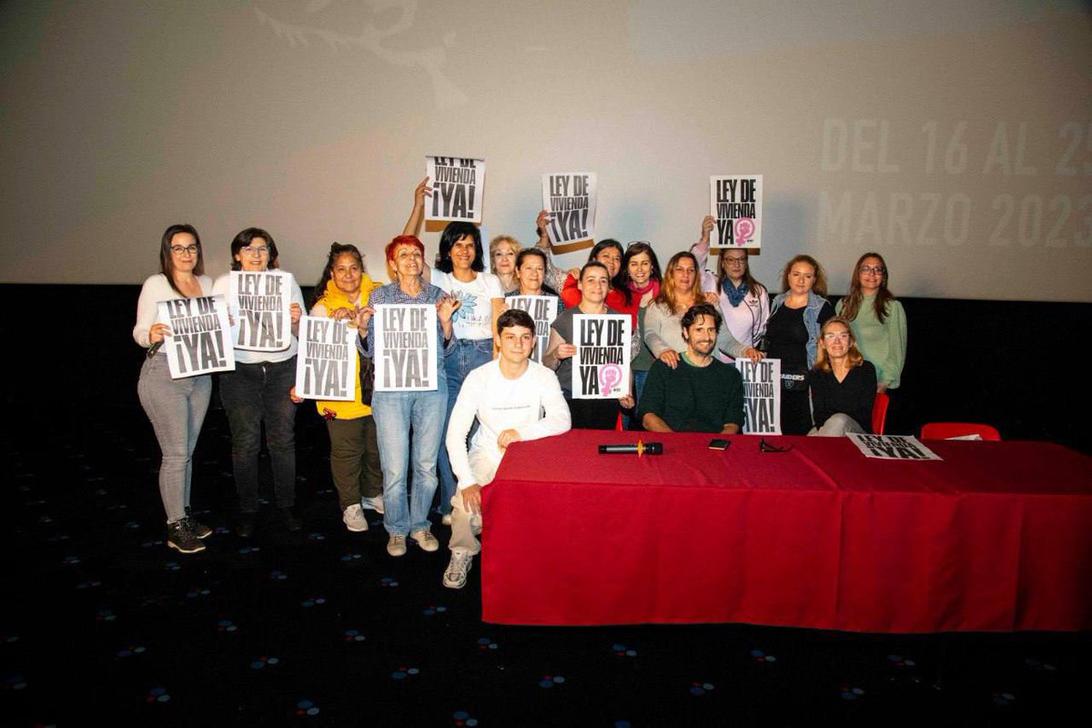 olgarodriguezfr's tweet photo. 🎥Proyección y coloquio de ‘En los márgenes’ en Rivas, con un público maravilloso y algunas de las activistas y afectadas por desahucios que salen en la peli, pidiendo una ley de vivienda ya! 

@AlertaDesahucio @LA_PAH @Pavps_Madrid @ViviendaUsera @InquilinatoMad @asamcarabanchel https://t.co/qnuf8T7ieG
