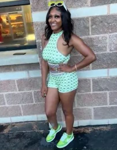 BrianEntin's tweet photo. Shanquella Robinson case update coming up at 8pmET on Cuomo @NewsNation. 
Her family is asking the White House to get involved and extradite the suspect after Shanquella mysteriously died in Mexico last year. https://t.co/K8Atffnuor