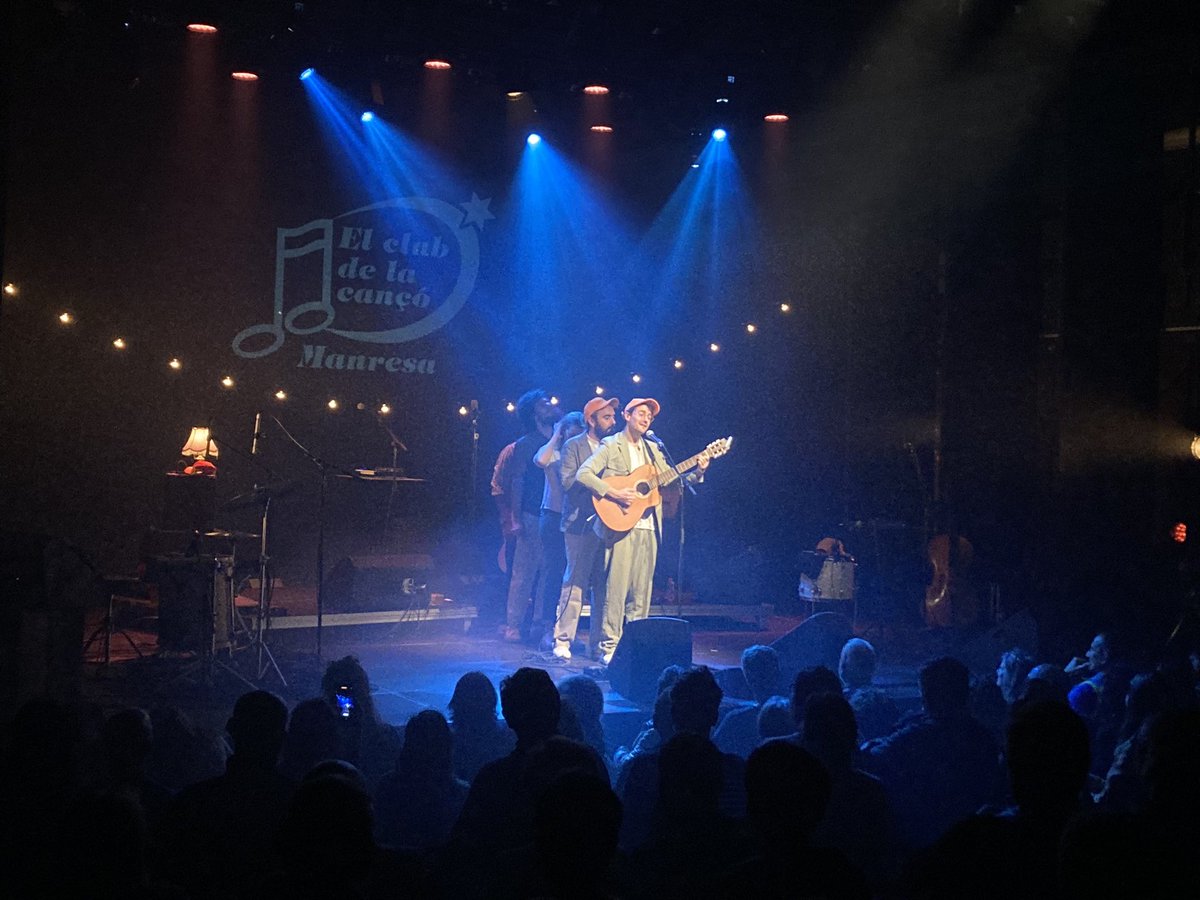 Kursaalmanresa's tweet photo. La sala petita del #kursaalmanresa s’ha omplert de bones vibracions aquest vespre en el concert de presentació de #PostureoReal, el nou disc de @guillemromatort, dins del cicle @ClubCantautor! Preciós! https://t.co/WAKDh1pZJe