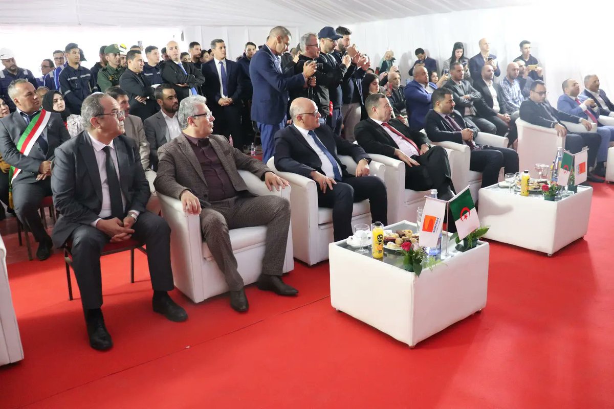 📌 تنقل السيد الوزير في النقطة السادسة لشركة صناعة الاسمدة  sorfet، حيث تفقد المتمهنين في ذات الشركة وأبدى اهتمام القطاع بمجال الشراكة مع المؤسسات الاقتصادية، التي تساهم في ادماج أكبر عدد ممكن من متمهني القطاع.