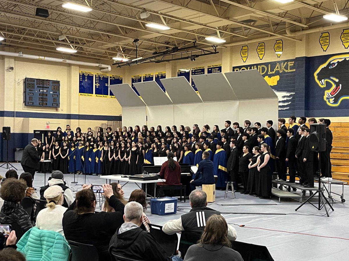 dhiggs_32's tweet photo. Love seeing all the former wildcats and cougars in the RLHS panther choirs tonight!⁦@ROUNDLAKEMIDDLE⁩ ⁦@RLHSPanthers⁩ #RLMSpride ⁦@rlasdistrict116⁩ https://t.co/PXBEjUwi2f