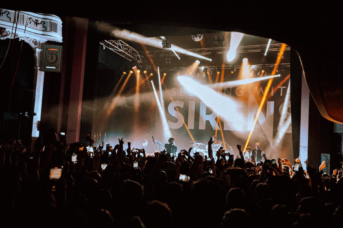 JoshLeveridg3's tweet photo. Was lucky enough to shoot content for @SWStheband in London last night 

These are some of my favourite photos I’ve ever taken 📸

#sleepingwithsirens #ctrlaltdel https://t.co/oNdIWyOyBc