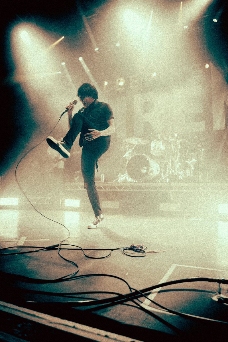 JoshLeveridg3's tweet photo. Was lucky enough to shoot content for @SWStheband in London last night 

These are some of my favourite photos I’ve ever taken 📸

#sleepingwithsirens #ctrlaltdel https://t.co/oNdIWyOyBc