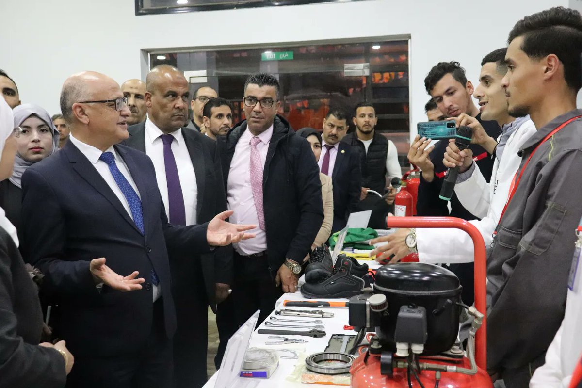 📌 المحطة الأخيرة من زيارة السيد وزير التكوين والتعليم المهنيين د.مرابي ياسين  إلى ولاية وهران، المعهد الوطني المتخصص في التكوين المهني ببطيوة، حيث قام السيد الوزير بتدشين المعهد وتسميته بالمجاهد " عابد حواس ".