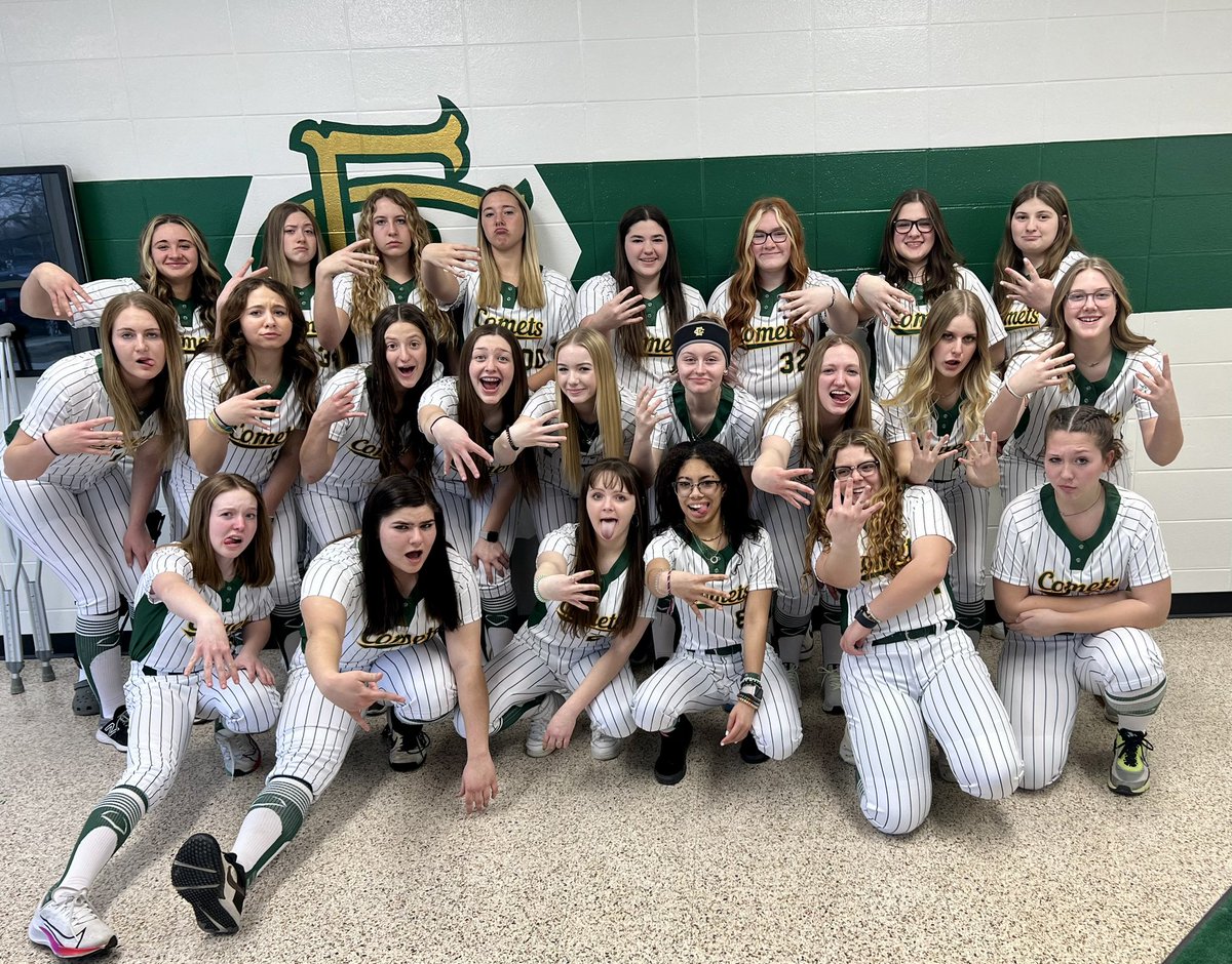 LadyComet_SBall's tweet photo. Sported the new uni’s for picture day today. 🥶 
•
•
Swipe to see the cutest senior photo that ever existed 🥹

@macycoan @allison_del00 @casskeene23 @downing_addy13 @marly_coan @maggiej51774278 @aubreep24 @katie_4239 @emilliasandrews https://t.co/mPOrBQTD2m