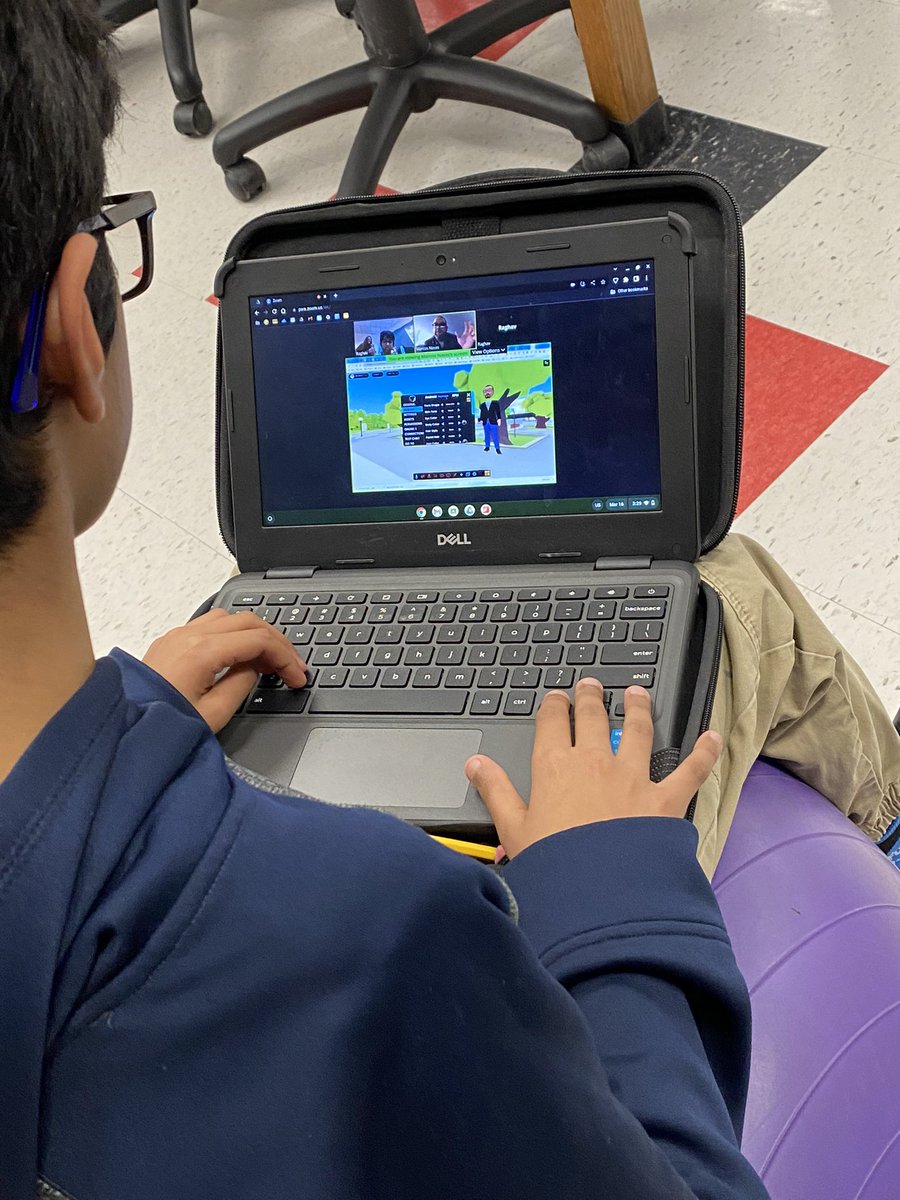 Bec_Chirps's tweet image. Raghav was so excited to be learning from @mrnavas today on the jobs of the Metaverse. #makered #coding @handsoncoding #TeamCommUNITY