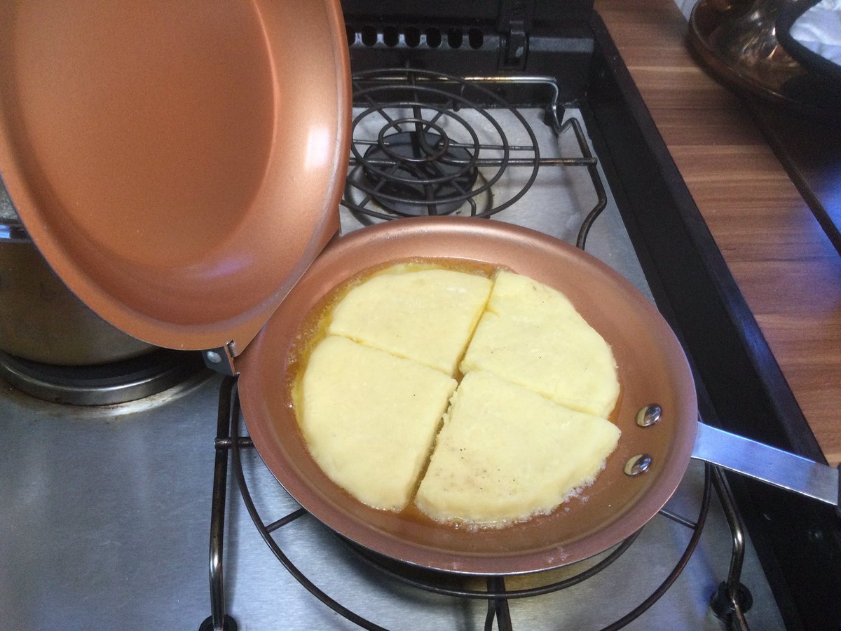 Helena_Sindelar's tweet photo. Irish Potato #Farls as low carb as I could make them! Oat fibre instead of flour & low carb #zerella spuds. 7.5g carbs per two farls.
And yes, I like overdone eggs (although this was pushing it!) ๐#Keto #SaintPatricksDay โบ๏ธ https://t.co/AYLU3C1IRS
