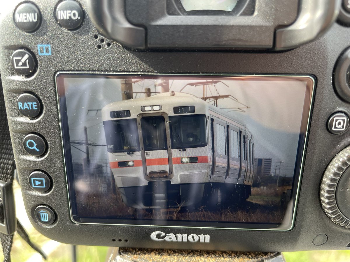takkin_engine_d's tweet photo. 弥富〜永和間。308Mは313系B517+B505で定刻で通過しました^_^
#313系
#B517
#B505
#JR_東海運用 https://t.co/9fh0Qv9thi