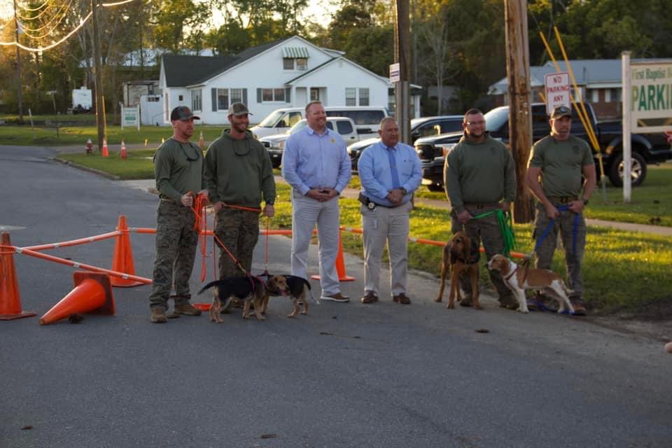 HCSO_FL's tweet photo. A big thank you to First Baptist Bonifay for inviting us to their Hometown Heroes event last night!

Sheriff Tate, Lt. Odum, Sgt. Welch, and Deputy Wilkinson got to share a little about their jobs, show the kids their vehicles and spend some time just hanging out. https://t.co/dS6ZGWbHKo