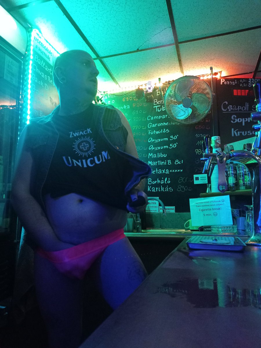 Gerygay31's tweet photo. #gay #gaybartender #gayjocks #pinkjocks #hungarygaybartender
Vége a munkának 😉‼️‼️ https://t.co/tD1LE7jkO6