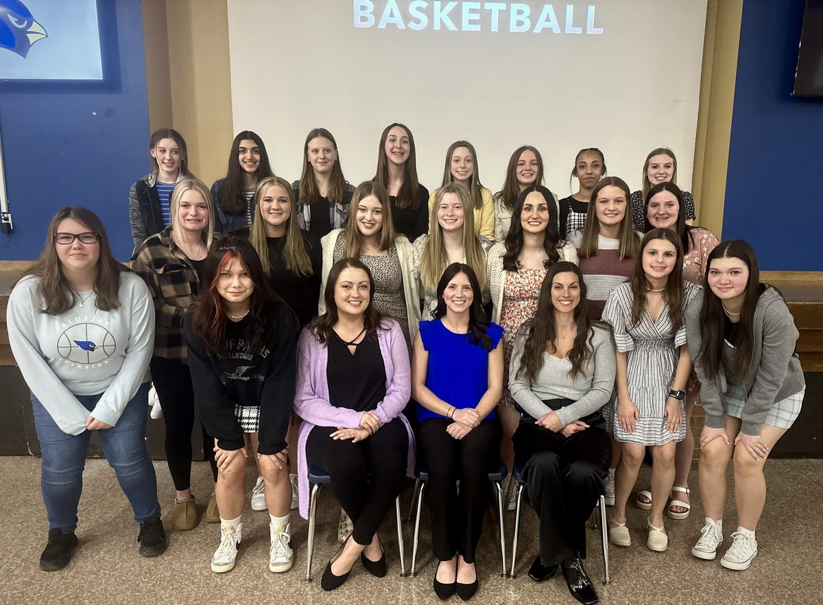 Wrapped up our 2022-23 season tonight with our awards banquet! So proud of these girls as always! 💛💙